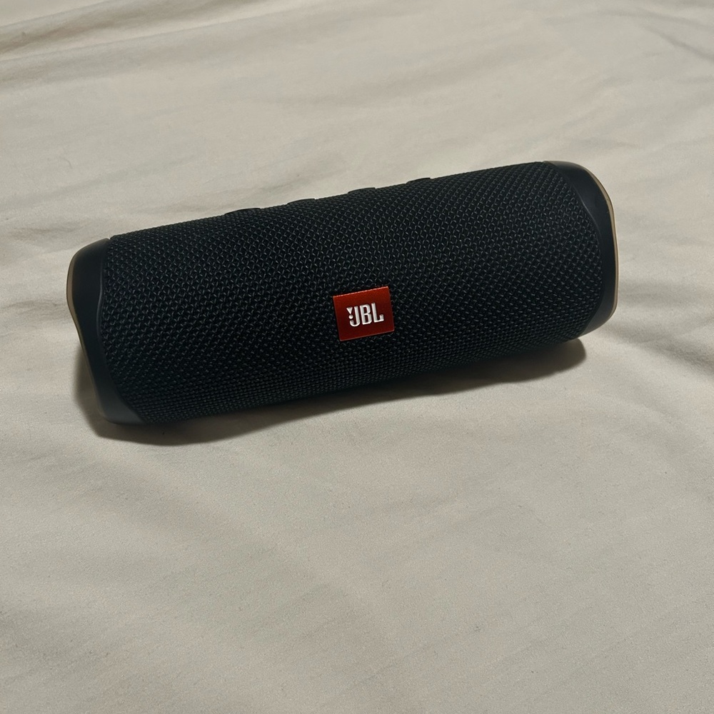 JBL Flip 5 Black Bluetooth Speaker